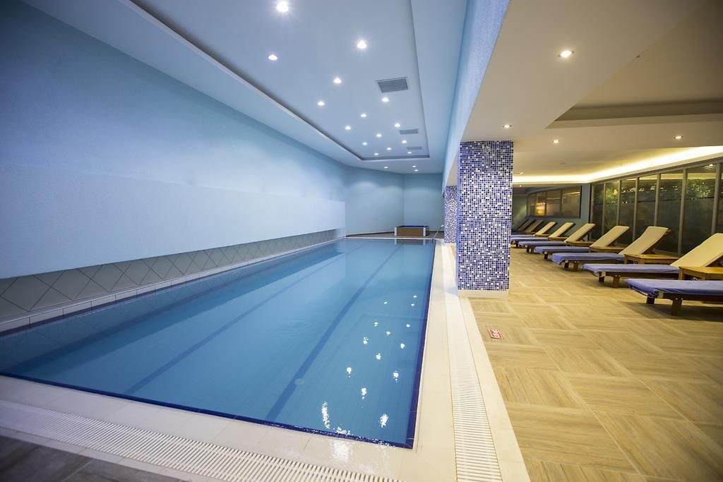 Piscine intérieure
